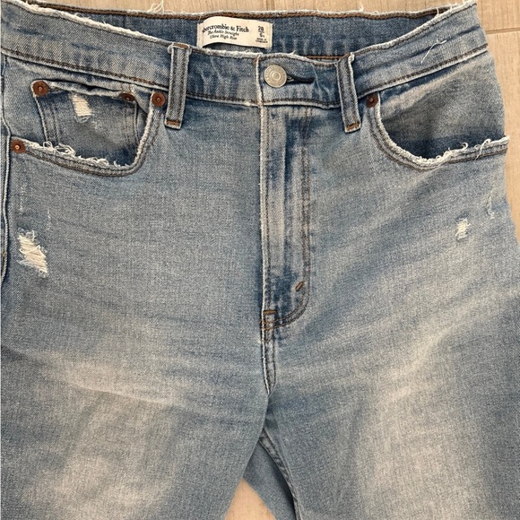 A&F Ultra High Rise Ankle Straight Jeans - Picture 8 of 10